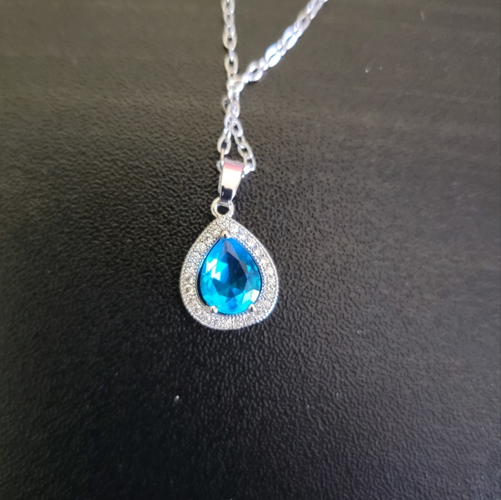 Blue gem silver necklace